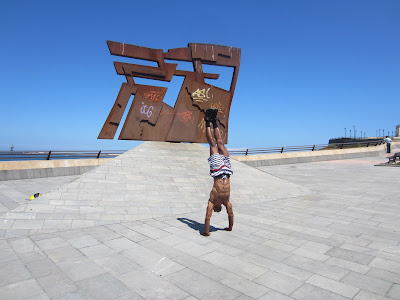 The Nordeste (Northeast) statue - I asked a guy to take this photo as i overheard him explaining la mar vs el mar to a Russian lady