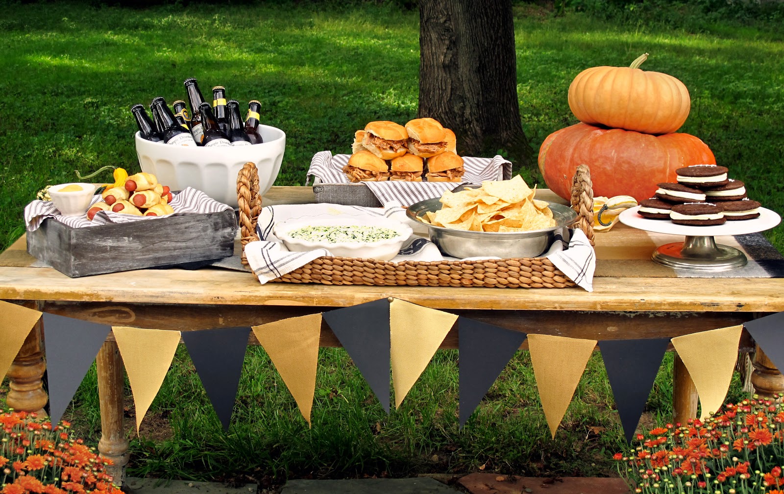 Cool Halloween Backyard Decorating Ideas