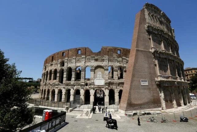 Rome shows off cleaned-up Colosseum