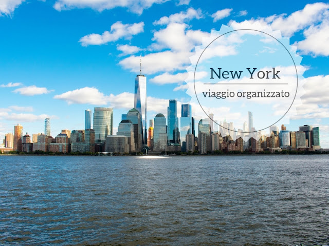 Scegliere un viaggio organizzato per visitare New York e dintorni. lo skyline di NY