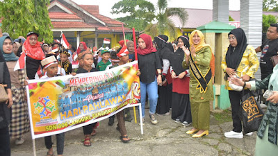 Bunda PAUD Kampar Buka Pawai Peringatan Hari Pahlawan 