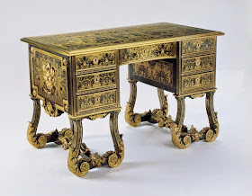 Knee-hole writing-table, c. 1710, Oak, première- and contre-partie Boulle marquetry of brass and turtleshell, gilt bronze, walnut and ebony,Object size: 85 x 132 x 73 cm