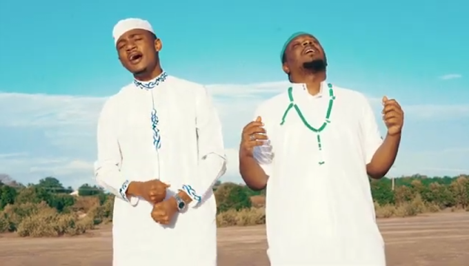 Download Video : Suma Lee & Sulesh - Yaa Rasuul Allah Mp4