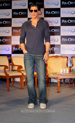 Shahrukh Khan at Gojiyo Ra.One Contest Winners event