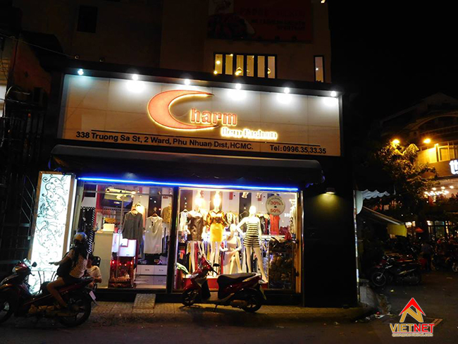 Mẫu bảng hiệu shop thời trang Charm