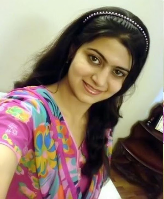 super cute Indian girls pic, college girl pic