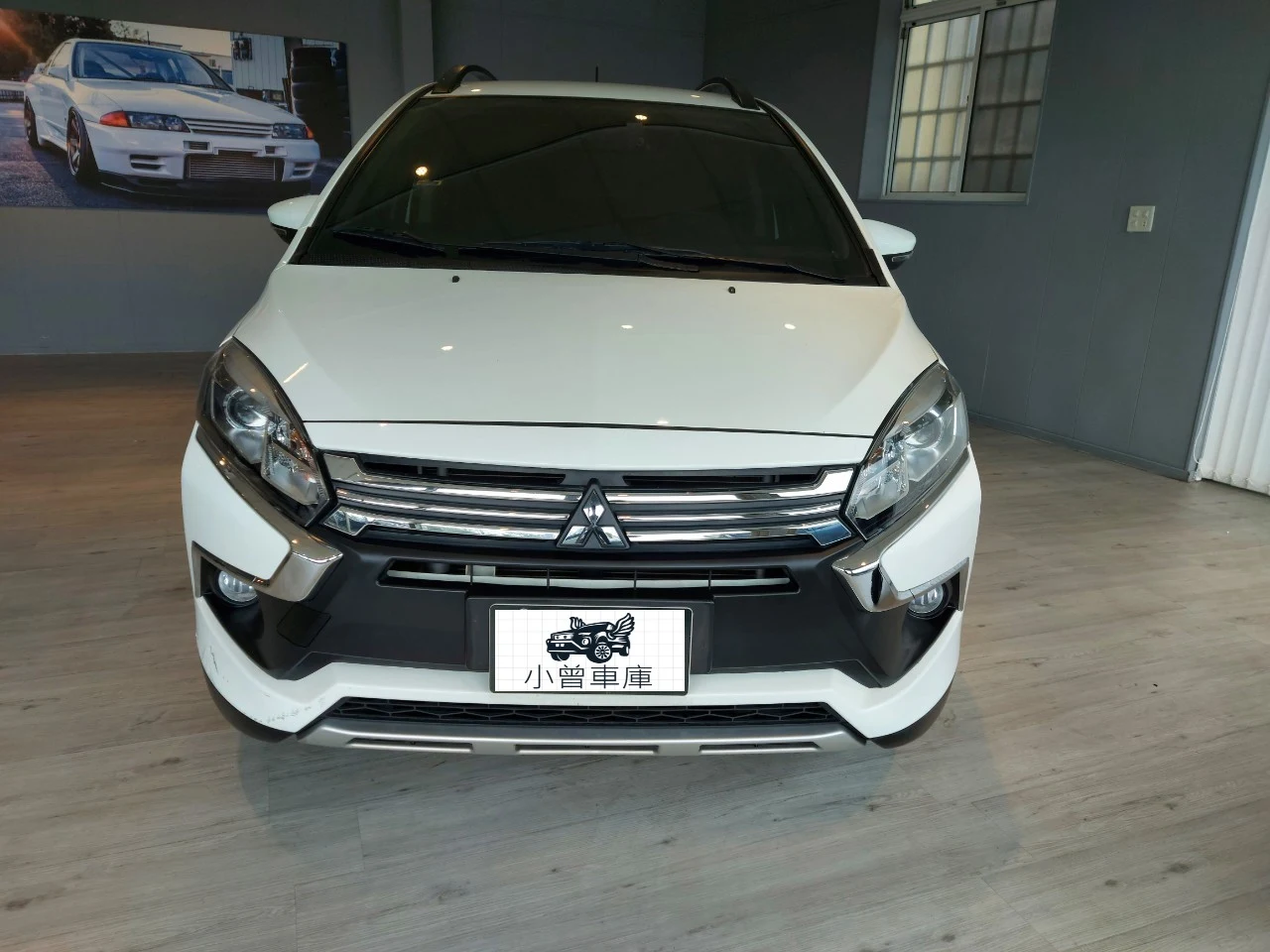 MITSUBISHI 三菱 2018  Colt Plus 1.5  -三菱中古車 - 三菱二手車   價錢：39萬  里程：5萬多  車況: 朋友媽媽的代步車，跑去買賓士 A200 所以委託我們收車。正常使用 ，車主在國營事業上班。車況正常 ，都有按時保養 。    配備:   ABS HID燈 雙安全氣囊 數位儀表 倒車顯影 電動尾門 盲點偵測 手自排  MP3/ CD 電折後視鏡 胎壓偵測 恆溫 定速系統     賞車專線：@690anjtz          其他資訊： 1.贈送二手車保固一年  2. 5/15 前下定送汽車美容及小保養 👏👏👏👏👏👏 3.可車換車喔 !!! 4.低利貸款 3.25% 起 !可全額貸 。