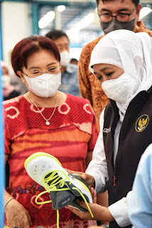  Lepas Ekspor 14.150 Pasang Sepatu ke China, Gubernur Khofifah: Good News dari Madiun