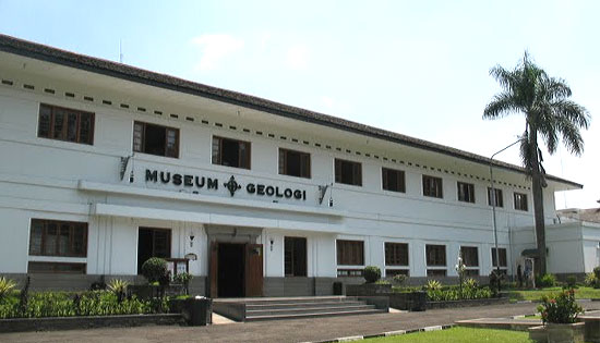 Tempat wisata menarik di bandung Museum Geologi