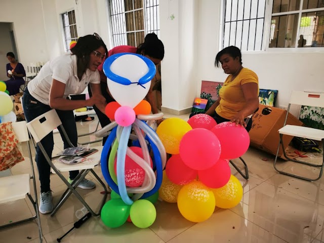 BARAHONA: Cierre del Taller “Decoraciones en Globos” impartido por la Escuela de Iniciación a las Bellas Artes del Centro Cultural María Montez. 