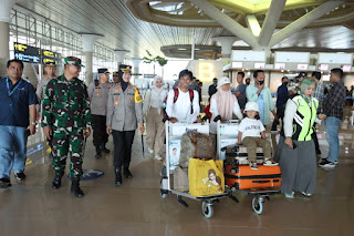 Kapolres Kulonprogo Bersama Dandim 0731/Kulonprogo Melakukan Pantauan Aarus Balik di Bandara YIA