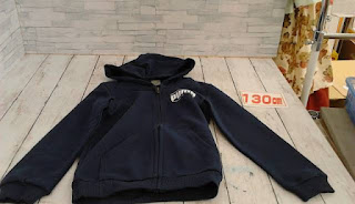 未使用品　１５７８９ PUMA BOYS FULL ZIP WITH LOGO　１３０㎝　９９０円