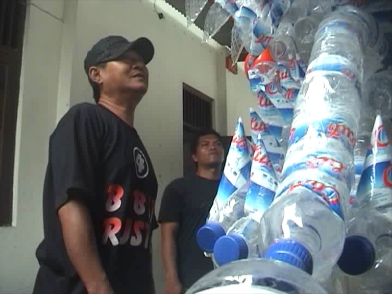 bursakreasi Kreasi Naga Imlek dari Botol  Bekas