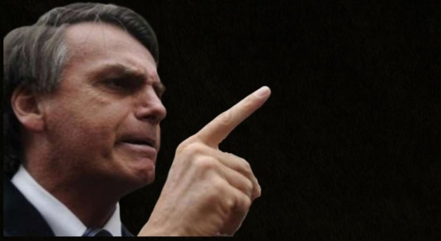 Ciclista provoca Bolsonaro; Cadê Queiroz? Presidente responde 'Tá com sua mãe'