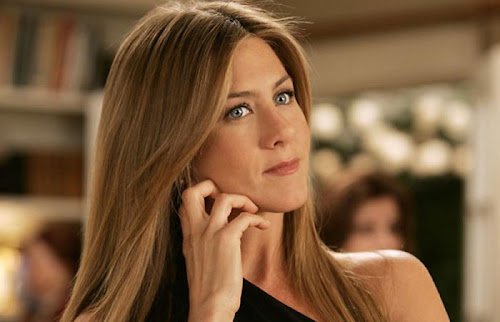 Jennifer Aniston Tampil Telanjang Dada di film terbarunya