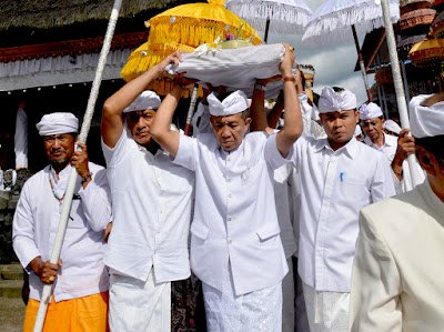 Ida Bhatara Turun Kabeh Merupakan Wujud Sembah Bhakti 