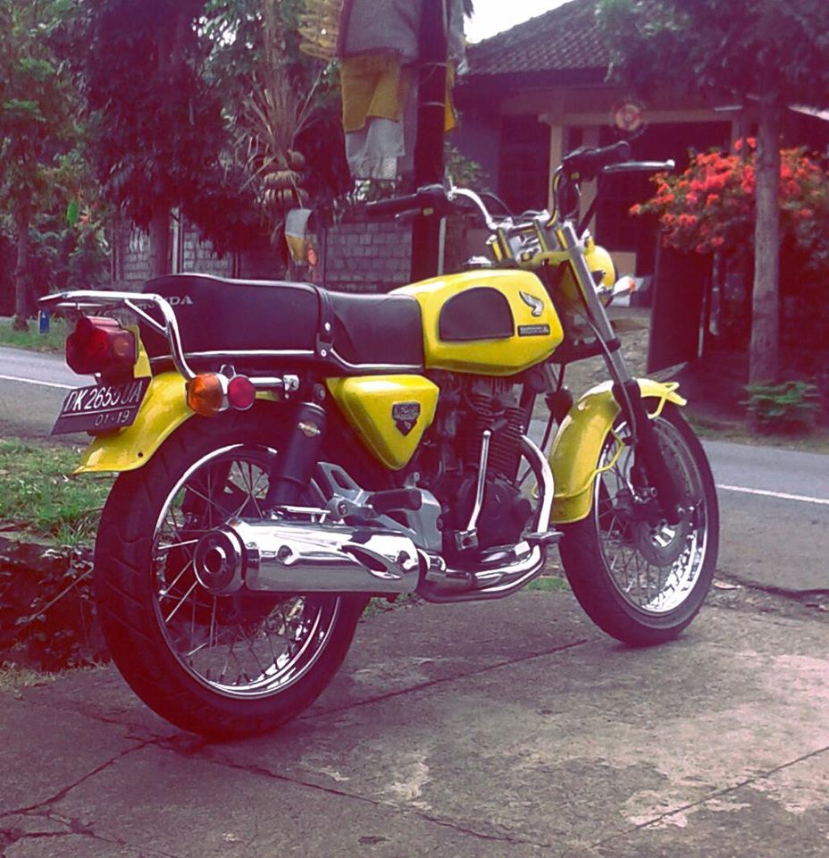 Foto Modifikasi Honda CB Kuning Ngejreng