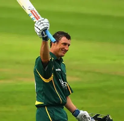 David Hussey Playing Cricket