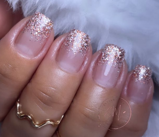 Gorgeous Glitter Nails: Nail Art that Shines and Inspires 
