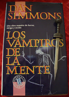 Portada del libro Los vampiros de la mente, de Dan Simmons