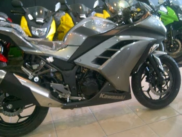 Gambar Motor Kawasaki Ninja N250 FI 2014 Stripping Baru