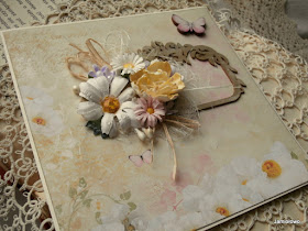 kartka z kwiatami i motylem
