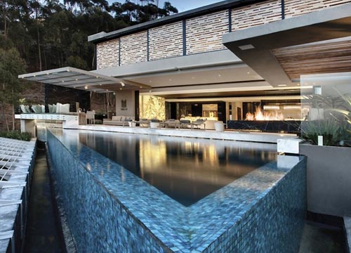Luxury Pool Design for Classy New Year Party