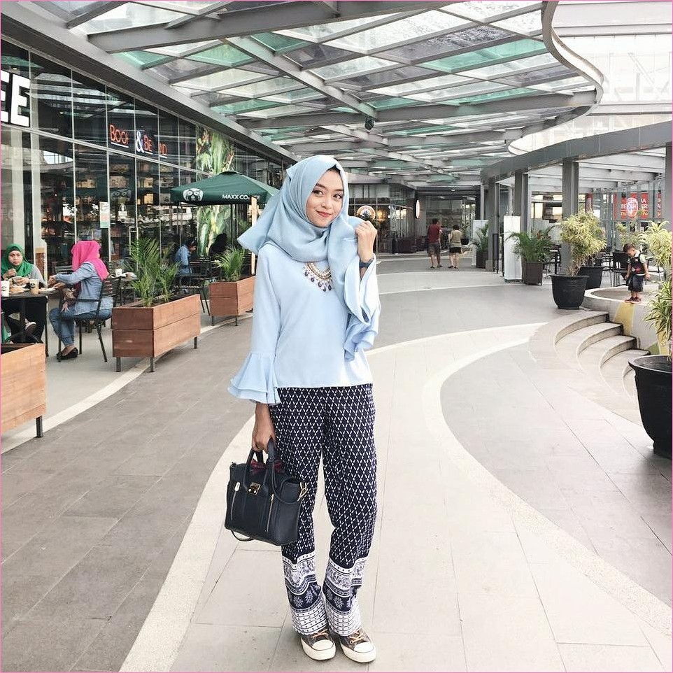  Model Baju Muslim Casual Gaya Anak Jaman Sekarang Peran baju muslim dalam menunjukkan tamp Info 35 Model Baju Muslim Casual Gaya Anak Jaman Sekarang