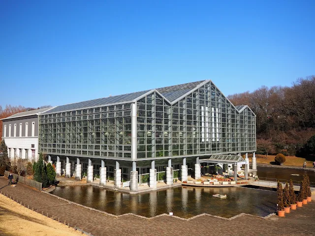 神奈川県立相模原公園。県内有数の大温室「サカタのタネグリーンハウス」