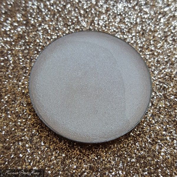 close up of BeneFit Glamourette Fancy lady highlighter pan