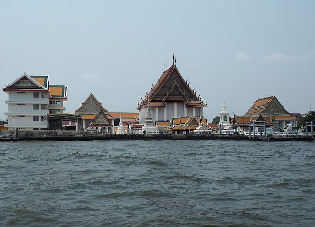 Бангкок, на реке Чао Прайя (Bangkok, on the Chao Phraya river)