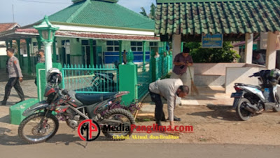 Jelang Puasa Ramadhan, Polres Lampung Utara Bersih-Bersih Masjid