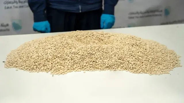 تهريب المخدرات، مكافحة التهريب، الجمارك السعودية، مطار الملك فهد، مطار الملك خالد، ضبط المخدرات، الحشيش، الحبوب المحظورة، مكافحة المخدرات، أمن المجتمع، السعودية، البلاغات الأمنية، الهيئة العامة للجمارك، تهريب الممنوعات، الأمن السعودي، الزكاة والضريبة والجمارك. تهريب المخدرات، مكافحة التهريب، الجمارك السعودية، مطار الملك فهد، مطار الملك خالد، ضبط المخدرات، الحشيش، الحبوب المحظورة، مكافحة المخدرات، أمن المجتمع، السعودية، البلاغات الأمنية، الهيئة العامة للجمارك، تهريب الممنوعات، الأمن السعودي، الزكاة والضريبة والجمارك.