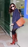 SNSD Airport Fashion in 20120110_ part II.J.ESTINA's bags are advertised . (yuri airport fashion )