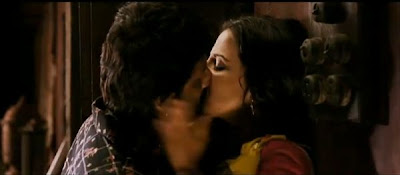 Hot and Erotic Kiss Vidhya Balan and Arshad Warsi From Ishqiy