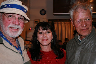 Andre Leeb-du Toit, Alison Navarro and RIco Suter test the Glühwein.