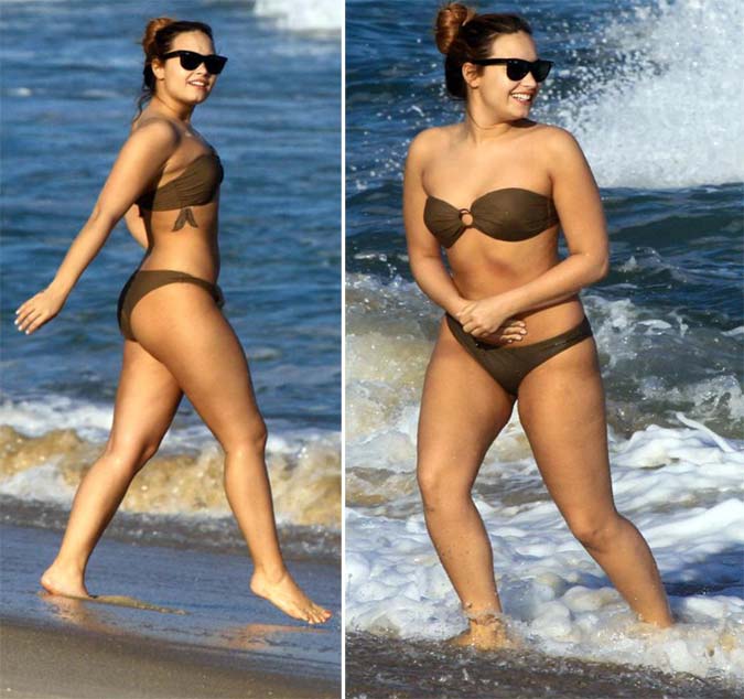 Fotos em HQ Demi Lovato bikini candids em praia do Rio de Janeiro 