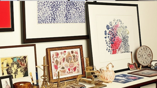 Artistic Showcase Table