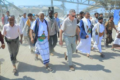 محافظ الحديدة وفريق إعادة الانتشار وبعثة الأمم المتحدة يزورون ميناء الصليف غرب اليمن