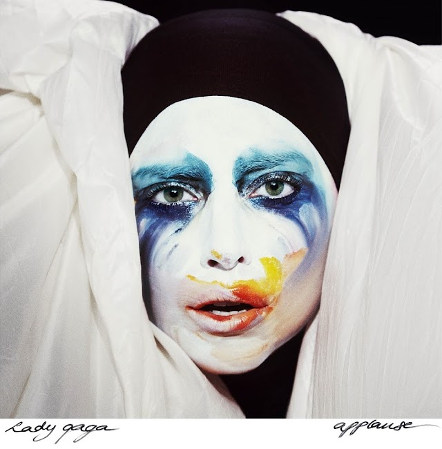 I LIVE FOR THE APPLAUSE