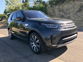 Front 3/4 view of 2019 Land Rover Discovery HSE Luxury