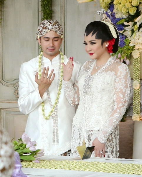 Contoh Model Baju Pengantin