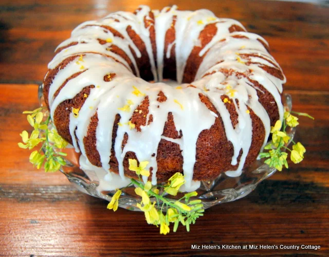 Retro 7-Up Bunt Cake at Miz Helen's Country Cottage