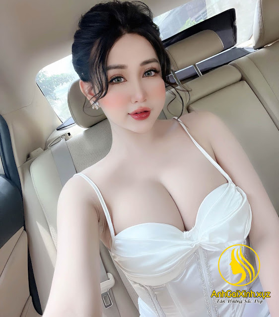 Top ảnh hot girl Facebook ngực trần gợi cảm sexy bikini quyến rũ đốt mắt người xem