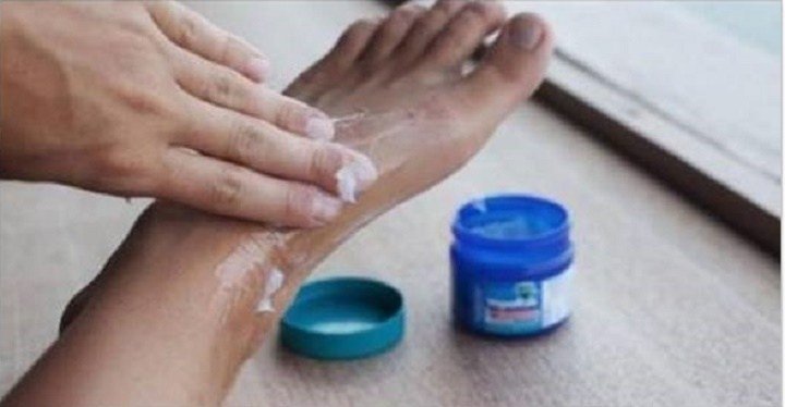 She Applies Vicks Vaporub To Her Feet Before Sleeping. When You Know The Reason, You Will Do The Same