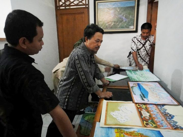 Kompetisi Kaligrafi Islami dalam rangka HUT Jakarta ke-484 di Perkampungan Budaya Betawi, Situ Babakan, Jagakarsa, Jakarta Selatan, 22 Juni 2011