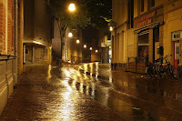 Foto ciudad de noche con lluvia