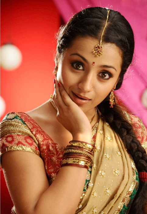 trisha gorgeous in half saree