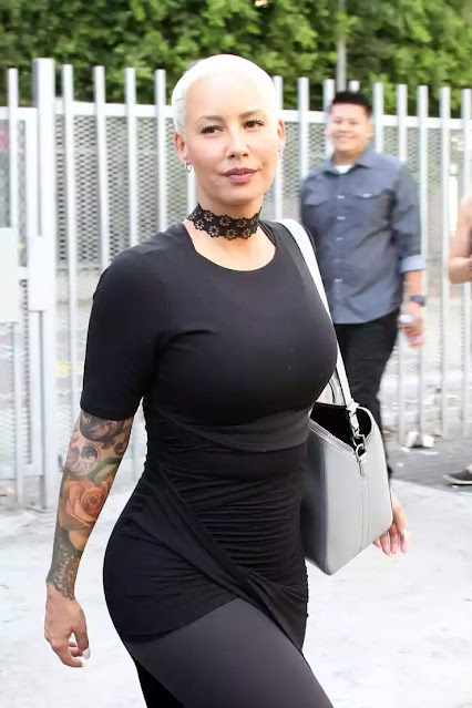 Amber Rose’s bra size is 36H.