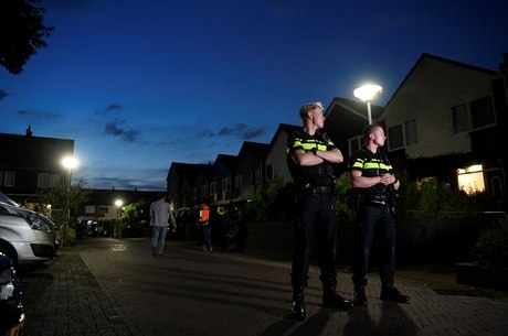 Tiroteio dentro de casa na Holanda deixa três mortos e um ferido